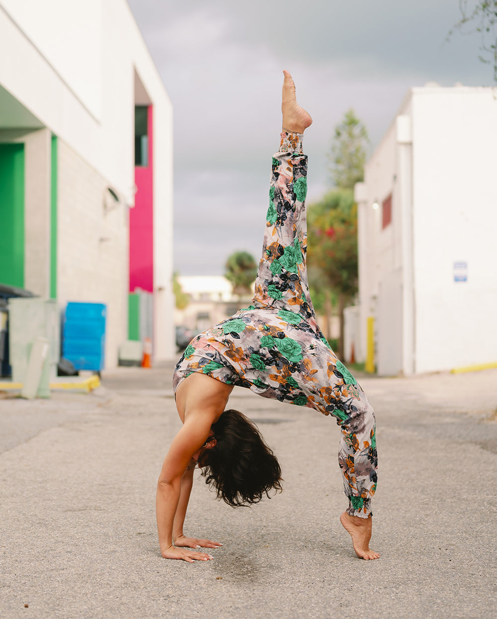 backbend in a romper #color_green kira