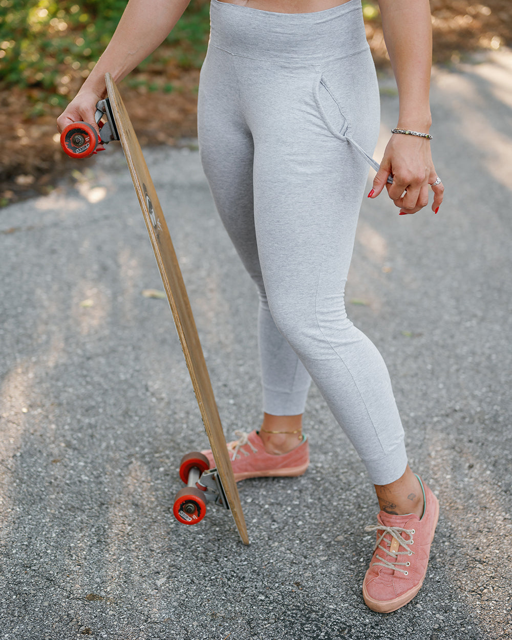 model with skateboard #color_ash