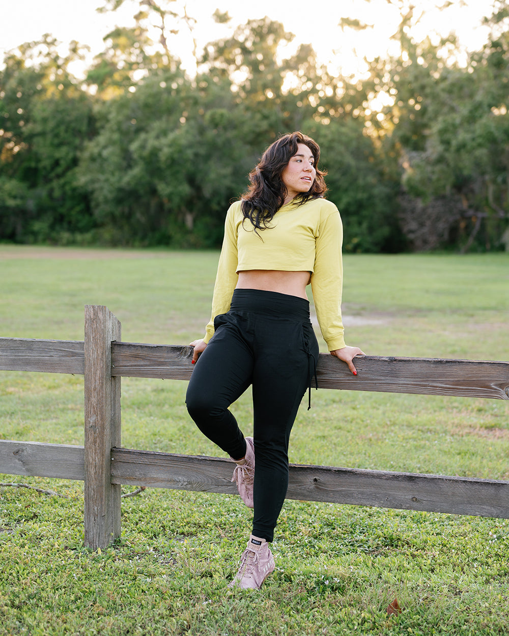 model on fence #color_black